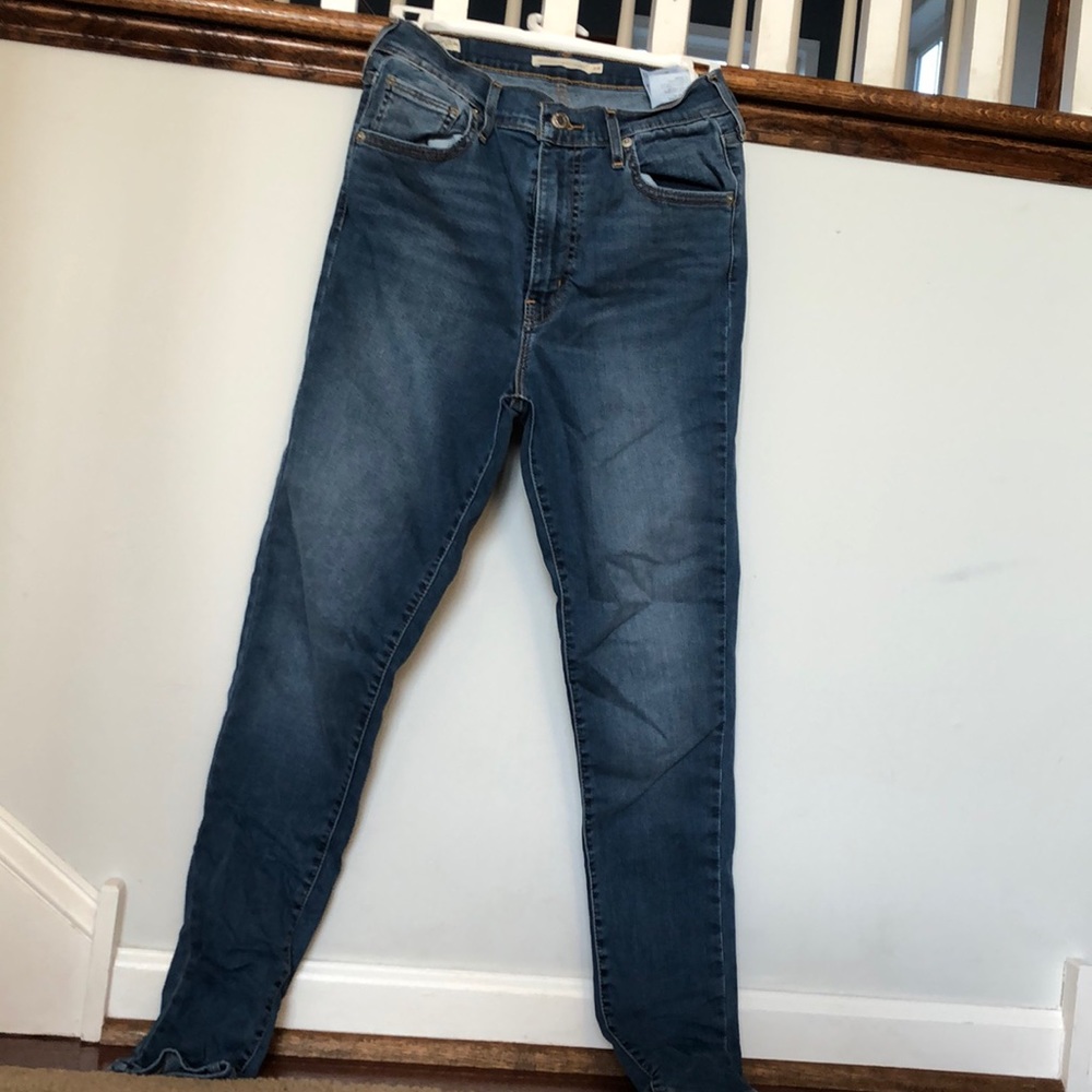 Medium wash Levi jeggings